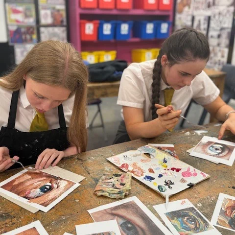 Our Year 11's participating in an A level class taster session held by Mrs Douglas. They learned how to use and apply oil paints and tried the impasto technique of applying the paint using a palette knife

#oilpainting #alevelart #alevelartwork #impastopainting #artmakeschildrenpowerful #paintingtechniques